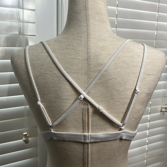 Victoria’s Secret Lace Bralette - Picture 4 of 8